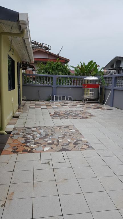 Ellis Lot 310 Villa Kuching Luaran gambar